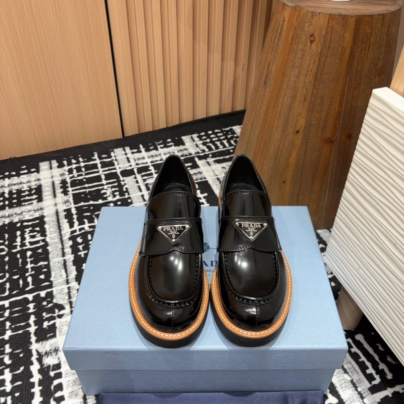 Pra*a leather shoes